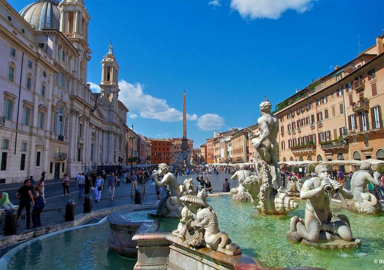Navona Square Love * Roma